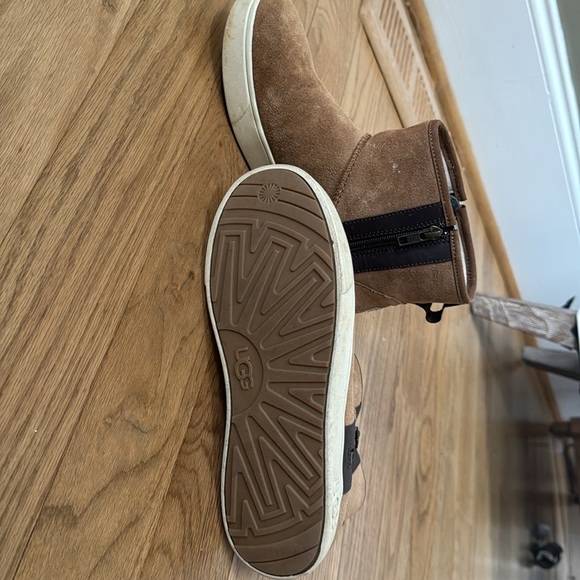 Ugg boot - Picture 3 of 3